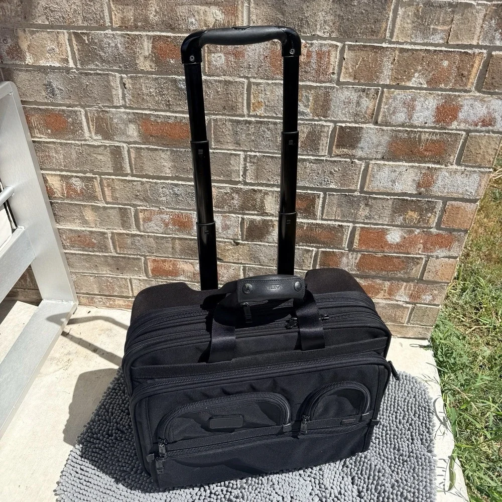 TUMI Deluxe Alpha Expandable Rolling Carry On Briefcase 2 Wheel 26127DH Business